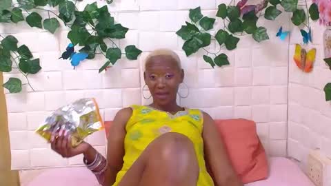 Snapshot of ebonyolive69 chatting on 10-08-25, 12:03 Cindy online show from 10-08-25, 12:03