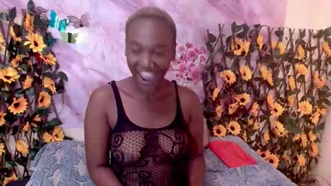 Snapshot of ebonyolive69 chatting on 12-19-25, 10:22 Cindy online show from 12-19-25, 10:22