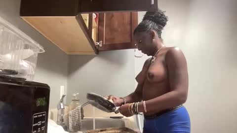 Snapshot of ebonyprincesskaykay chatting on 10-21-25, 04:51 EbonyPrincessKayKay online show from 10-21-25, 04:51