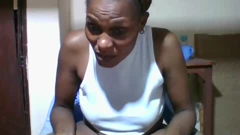 Snapshot of ebonyqueen4 chatting on 06-12-26, 08:19 JACKLINE online show from 06-12-26, 08:19