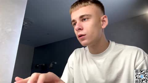 Snapshot of echowraith chatting on 09-18-25, 01:02 echowraith online show from 09-18-25, 01:02