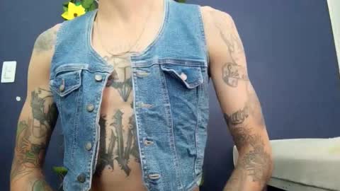 Snapshot of ed_big_cock chatting on 09-25-25, 05:27 Edd Gallego online show from 09-25-25, 05:27