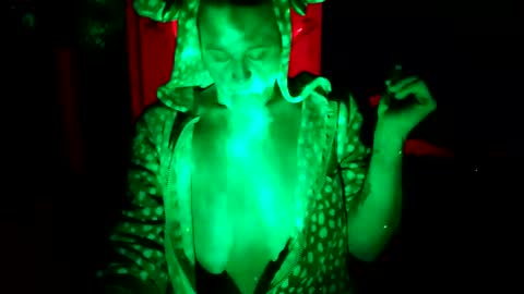 Snapshot of edgeofinsanity13 chatting on 12-21-24, 12:20 Angel online show from 12-21-24, 12:20