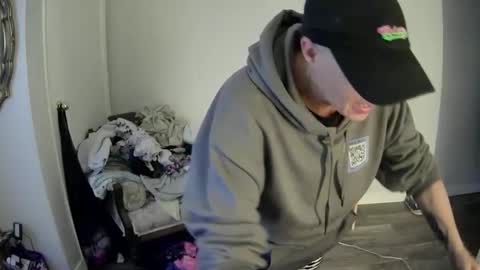 Snapshot of edgeofinsanity13 chatting on 10-06-25, 01:41 Angel online show from 10-06-25, 01:41