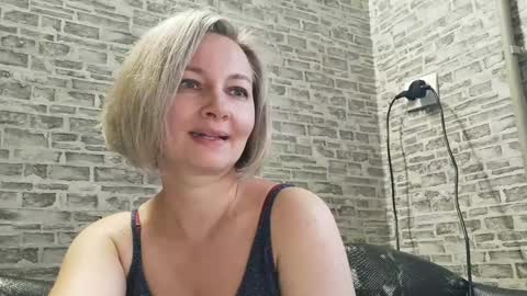 Snapshot of edithmanning chatting on 01-05-25, 12:10 edithmanning online show from 01-05-25, 12:10