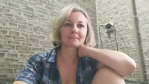 Snapshot of edithmanning chatting on 01-08-25, 10:59 edithmanning online show from 01-08-25, 10:59