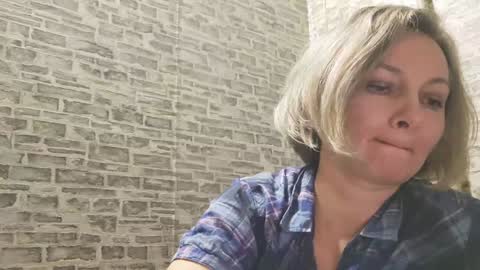 Snapshot of edithmanning chatting on 01-08-25, 03:28 edithmanning online show from 01-08-25, 03:28