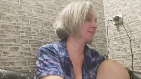 Snapshot of edithmanning chatting on 01-20-25, 05:27 edithmanning online show from 01-20-25, 05:27