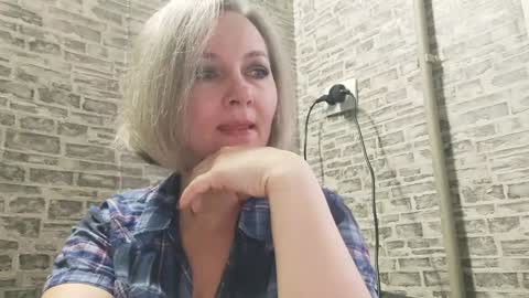 Snapshot of edithmanning chatting on 01-21-25, 06:00 edithmanning online show from 01-21-25, 06:00