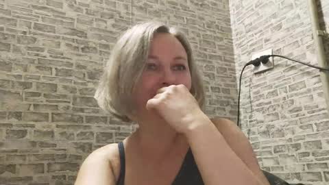 Snapshot of edithmanning chatting on 02-05-25, 02:48 edithmanning online show from 02-05-25, 02:48