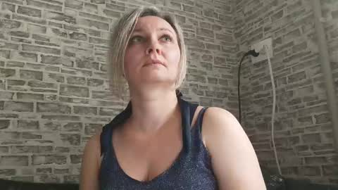 Snapshot of edithmanning chatting on 03-05-25, 11:17 edithmanning online show from 03-05-25, 11:17