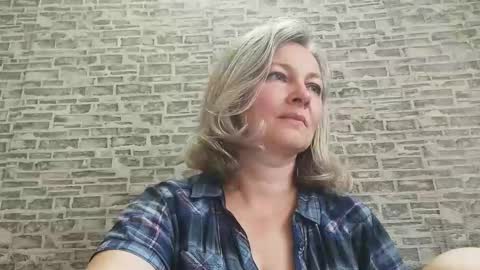 Snapshot of edithmanning chatting on 09-15-25, 05:18 edithmanning online show from 09-15-25, 05:18
