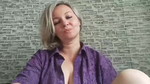 Snapshot of edithmanning chatting on 09-26-25, 06:06 edithmanning online show from 09-26-25, 06:06