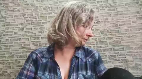 Snapshot of edithmanning chatting on 10-25-25, 07:16 edithmanning online show from 10-25-25, 07:16