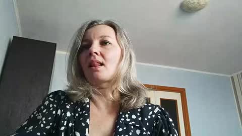 Snapshot of edithmanning chatting on 03-17-26, 07:55 edithmanning online show from 03-17-26, 07:55