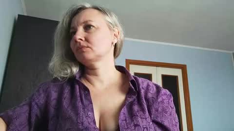Snapshot of edithmanning chatting on 03-19-26, 07:45 edithmanning online show from 03-19-26, 07:45