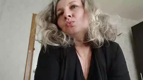 Snapshot of edithmanning chatting on 05-11-26, 02:45 edithmanning online show from 05-11-26, 02:45
