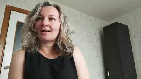 Snapshot of edithmanning chatting on 05-13-26, 06:00 edithmanning online show from 05-13-26, 06:00