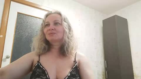 Snapshot of edithmanning chatting on 05-17-26, 05:20 edithmanning online show from 05-17-26, 05:20