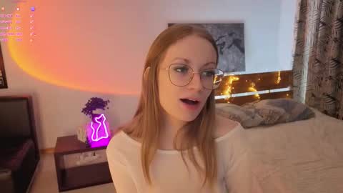 Snapshot of edlin_gail chatting on 10-18-25, 02:40 Edlin Gali online show from 10-18-25, 02:40