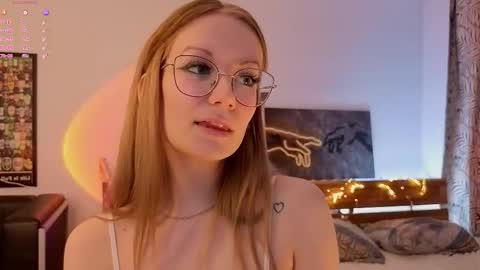 Snapshot of edlin_gail chatting on 10-24-25, 02:35 Edlin Gali online show from 10-24-25, 02:35