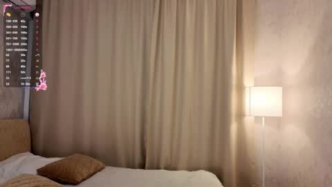 Snapshot of edlinblink chatting on 04-03-26, 03:48 Reina online show from 04-03-26, 03:48