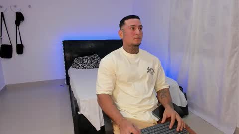 Snapshot of eduar_wild chatting on 02-09-26, 05:22 Eduar Wild online show from 02-09-26, 05:22