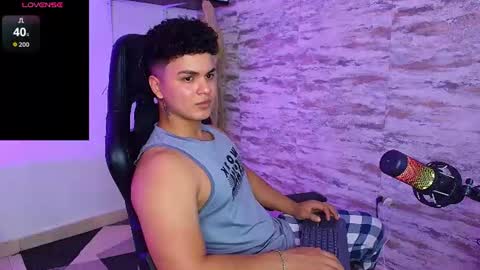 Snapshot of edward__clarck chatting on 06-15-26, 04:58 EDWARD CLARCK online show from 06-15-26, 04:58