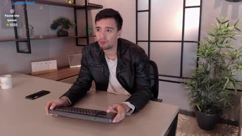 Eduardo online show from 01-12-25, 03:17