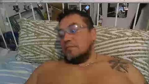 Snapshot of edwill13 chatting on 01-10-26, 03:14 EdM online show from 01-10-26, 03:14