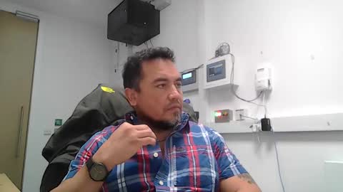 Snapshot of edwill13 chatting on 01-12-26, 10:31 EdM online show from 01-12-26, 10:31