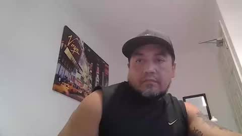 Snapshot of edwill13 chatting on 01-12-26, 10:37 EdM online show from 01-12-26, 10:37