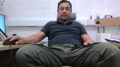 Snapshot of edwill13 chatting on 04-23-26, 01:46 EdM online show from 04-23-26, 01:46
