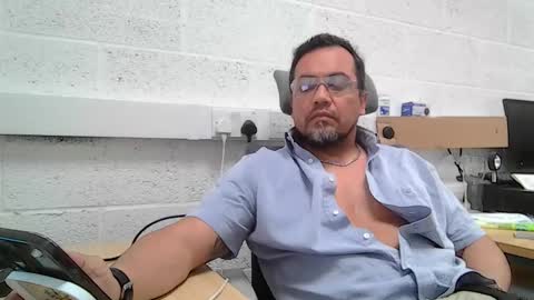 Snapshot of edwill13 chatting on 04-27-26, 08:12 EdM online show from 04-27-26, 08:12