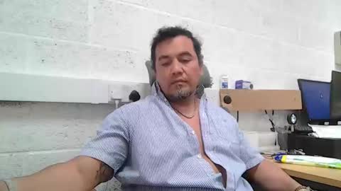 Snapshot of edwill13 chatting on 05-01-26, 12:21 EdM online show from 05-01-26, 12:21