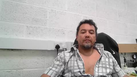 Snapshot of edwill13 chatting on 05-08-26, 11:48 EdM online show from 05-08-26, 11:48