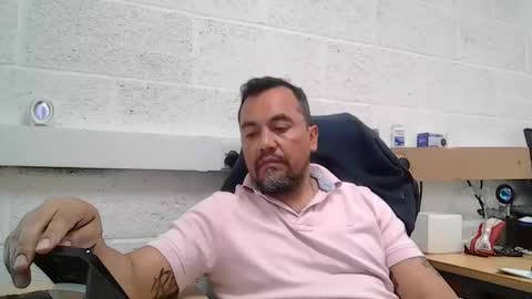 Snapshot of edwill13 chatting on 05-19-26, 01:39 EdM online show from 05-19-26, 01:39