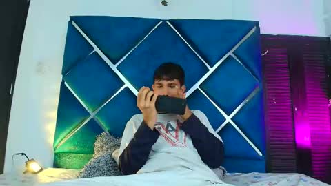 Edwin online show from 04-17-26, 01:14