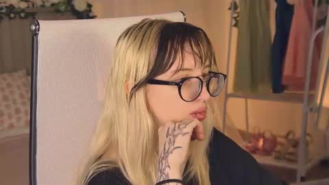 EVA NON NUDE online show from 07-09-26, 05:28