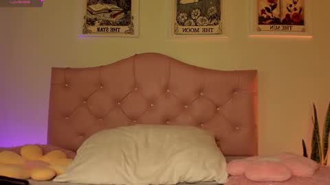 Snapshot of effy_cb chatting on 10-25-25, 03:03 effy online show from 10-25-25, 03:03