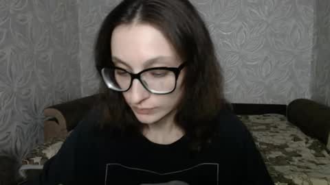 Snapshot of effy_gray chatting on 11-26-25, 09:21 Anna online show from 11-26-25, 09:21