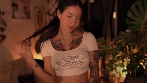 Snapshot of effylowell_ chatting on 03-04-25, 01:23 Effy online show from 03-04-25, 01:23