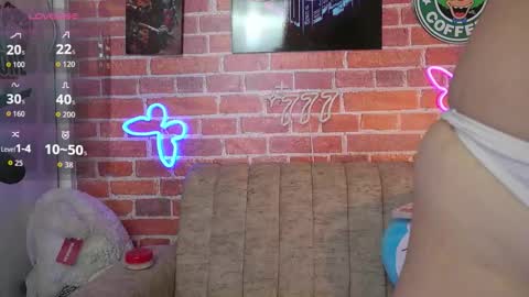 Snapshot of effystone777 chatting on 10-28-25, 01:58 effystone777 online show from 10-28-25, 01:58