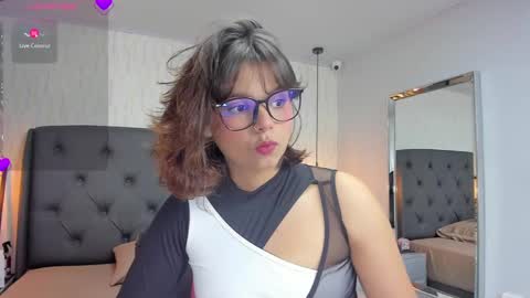 Snapshot of effystonnem chatting on 02-20-25, 07:30 E F F Y online show from 02-20-25, 07:30