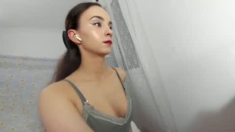 Snapshot of ehotlovea chatting on 07-14-26, 02:05 Erik and Alice online show from 07-14-26, 02:05