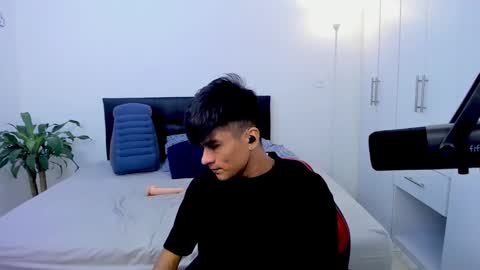 eiden_allenx1 online show from 01-05-25, 11:48