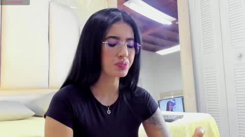 Snapshot of eileenestrada chatting on 12-19-24, 02:57 Eileen from your heart online show from 12-19-24, 02:57