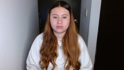 EIMY   MODEL INDEPENDENT online show from 02-18-25, 05:53