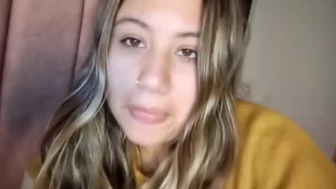 EIMY   MODEL INDEPENDENT online show from 10-10-25, 01:59