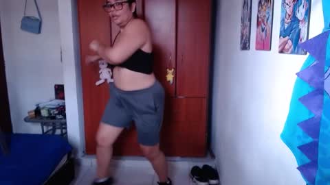 eimy_saenzz online show from 12-19-25, 06:37